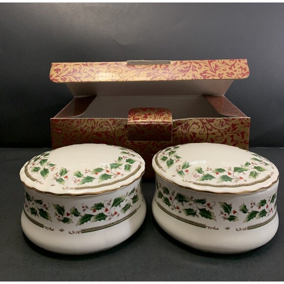 Royal Limited Holly Holiday Covered Boxes Trinket Dish with Lid Japan Set of 2 - Picture 1 of 10